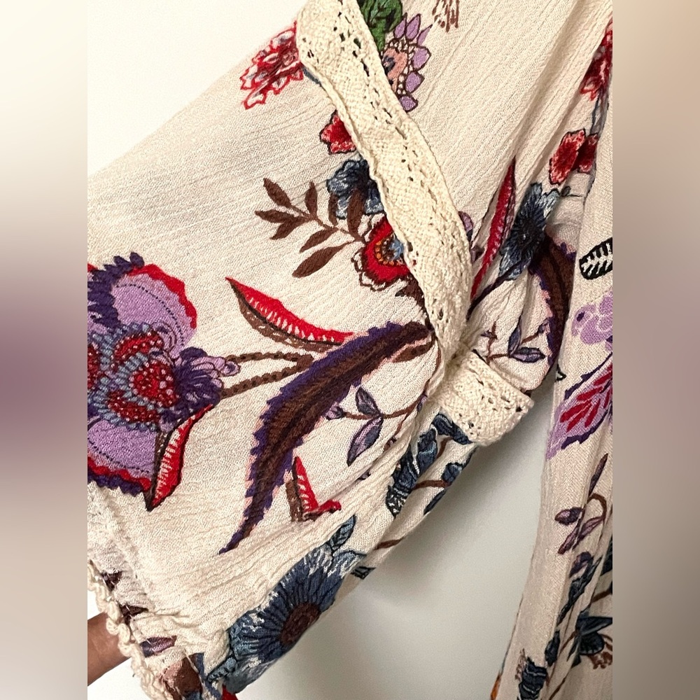 Bila White Flutter Sleeve Blouse #0049 - Picture 3 of 5